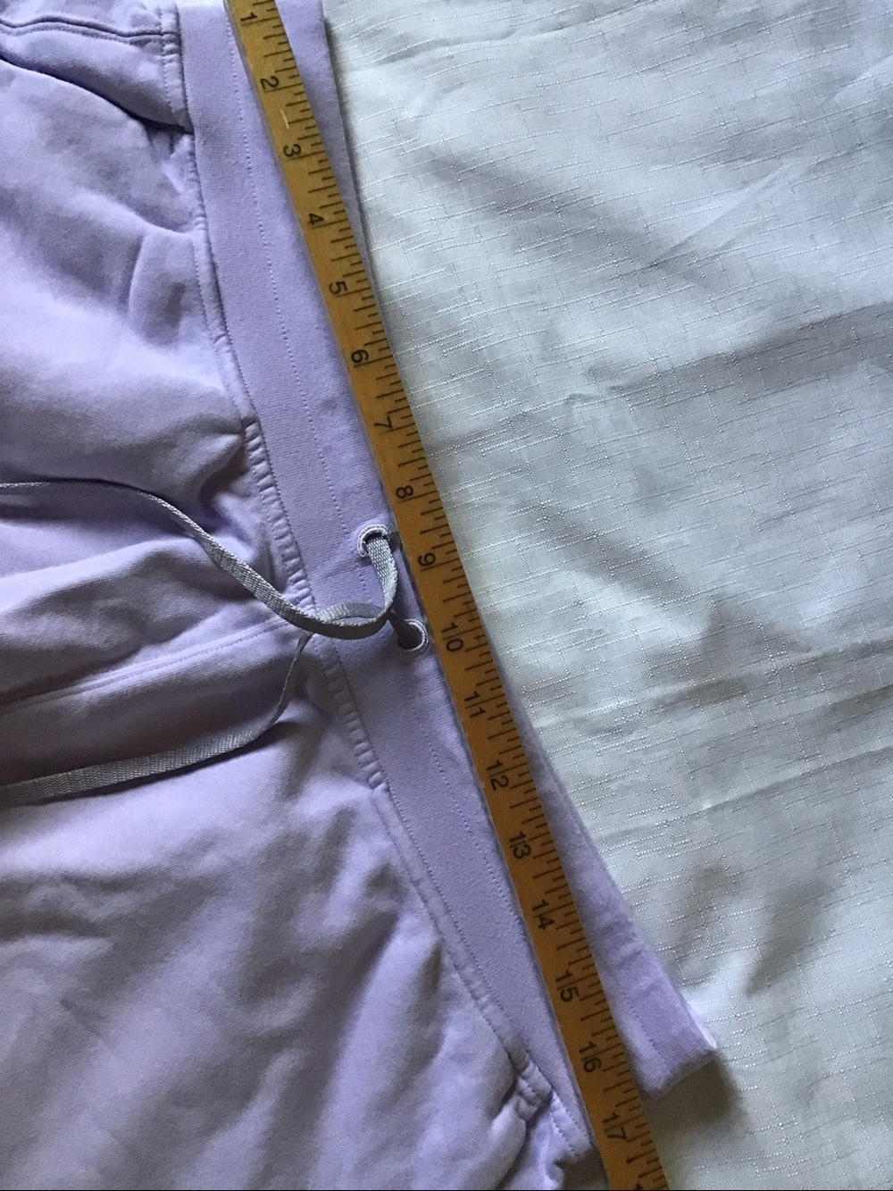 Lululemon Women's High Rise Lulu Fanatics Shorts Size 14 - Picture 10 of 13